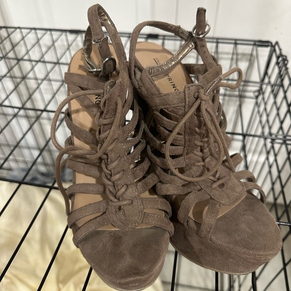 Heels - Picture 4 of 7